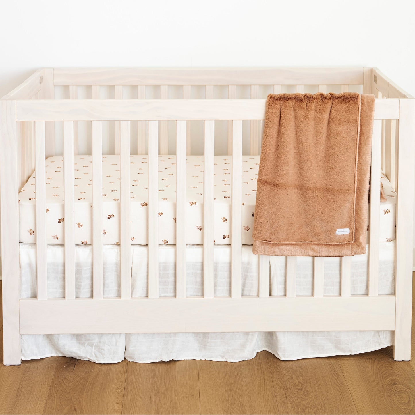 PLEATED DUST RUFFLE