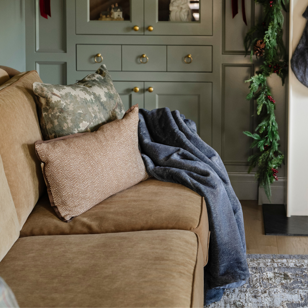 GRAND FAUX FUR THROW BLANKETS