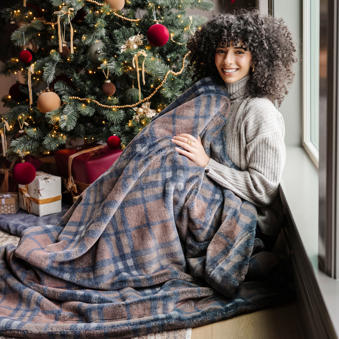 GRAND FAUX FUR THROW BLANKETS