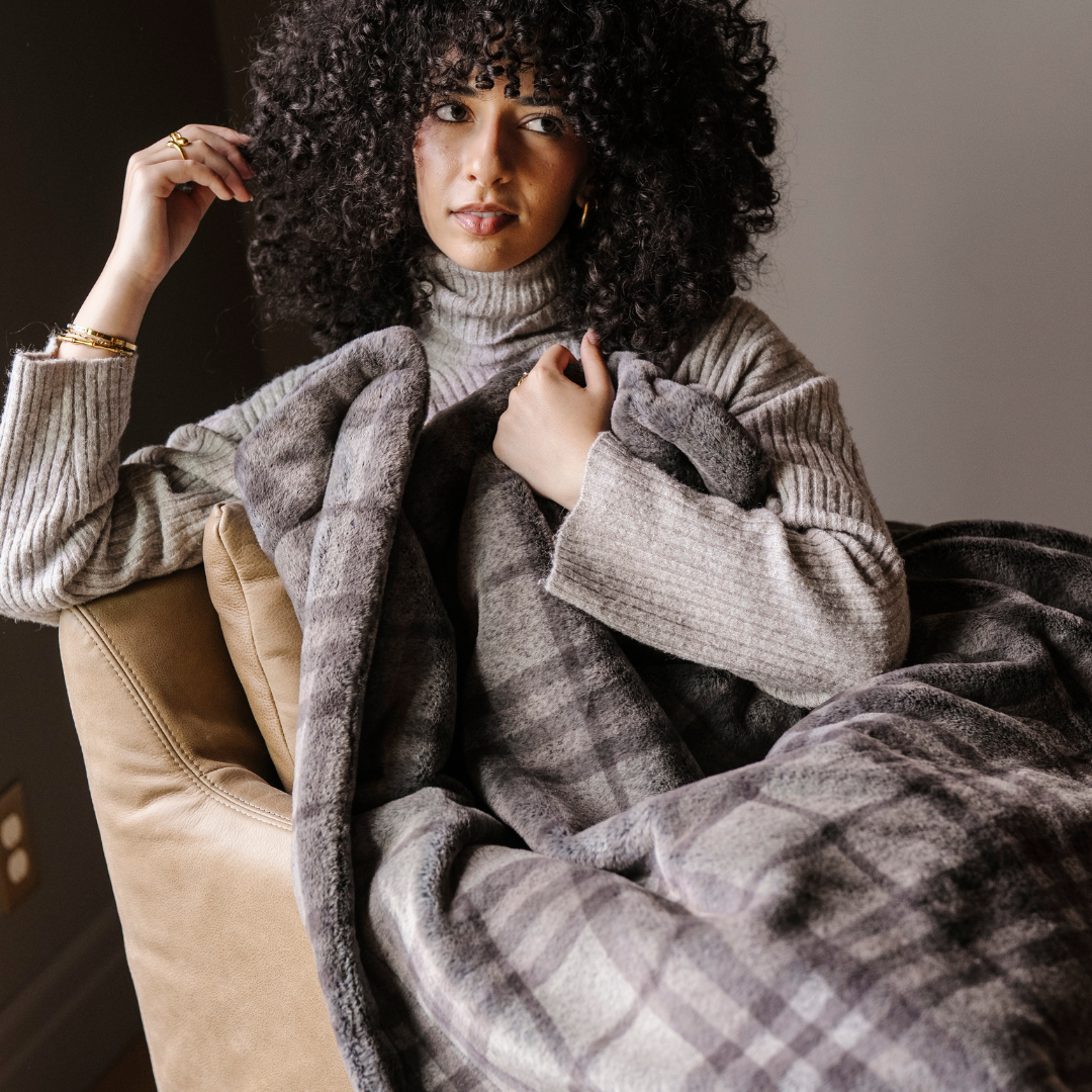 GRAND FAUX FUR THROW BLANKETS