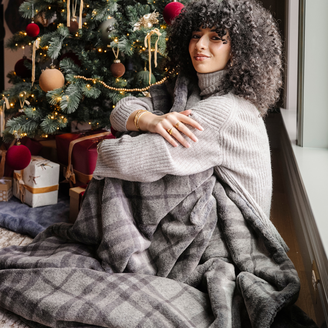 GRAND FAUX FUR THROW BLANKETS