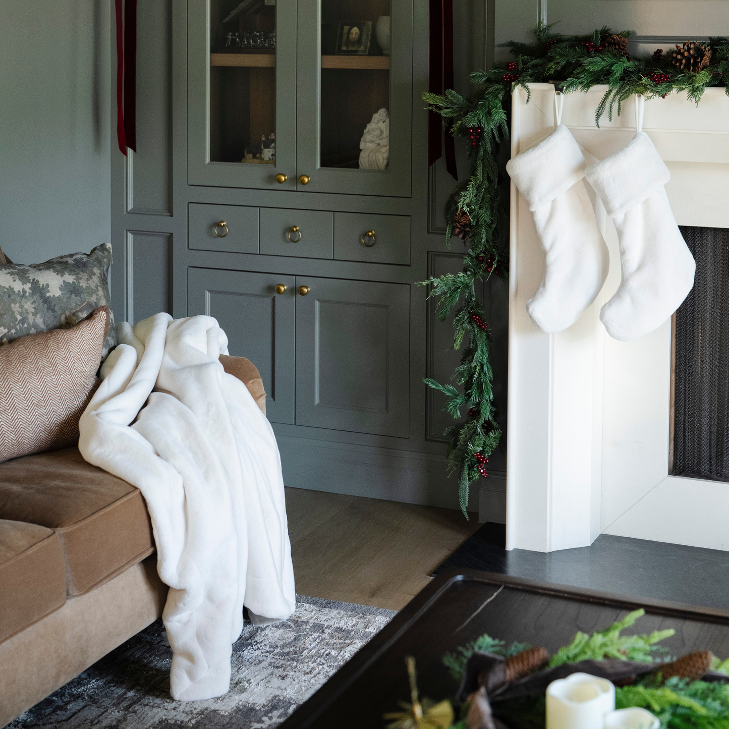 GRAND FAUX FUR STOCKINGS