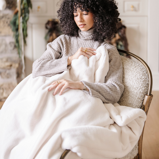 GRAND FAUX FUR THROW BLANKETS