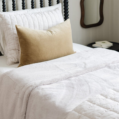 FAUX FUR TWIN BLANKETS - Saranoni luxury faux fur blanket with comforting weight