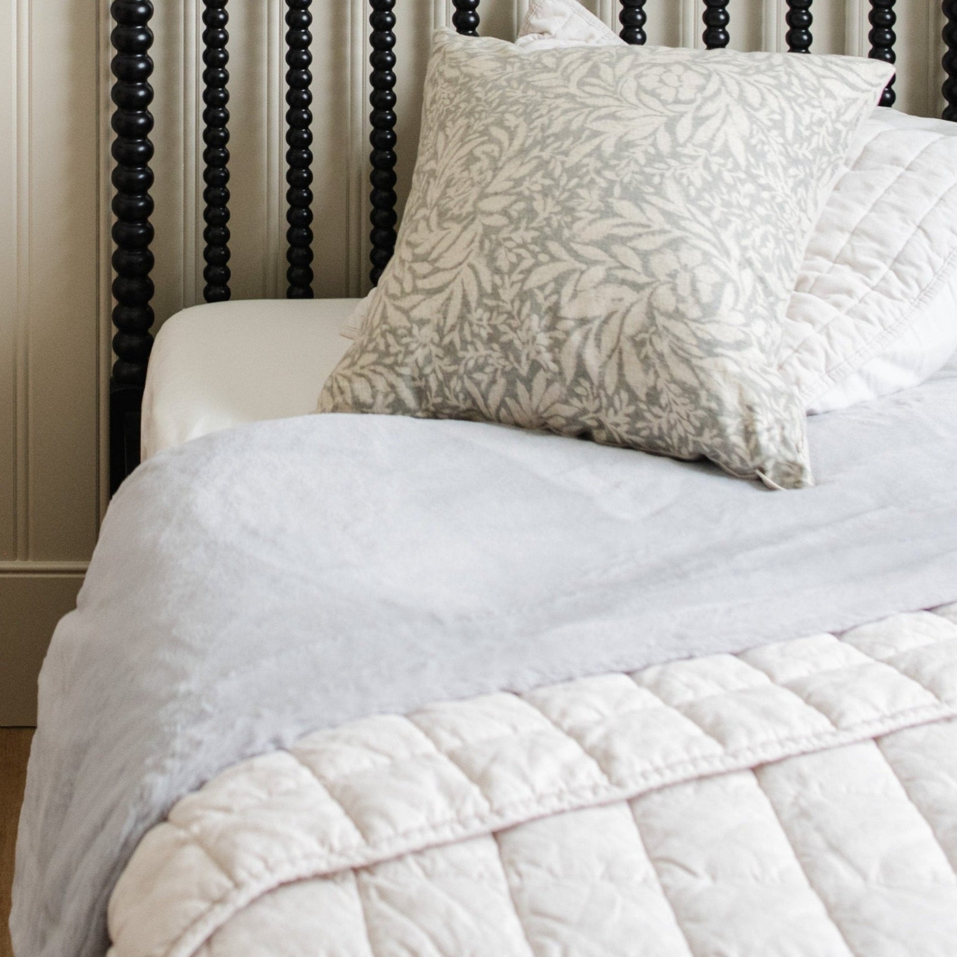 FAUX FUR TWIN BLANKETS - Saranoni large throw blanket, twin size, with gentle texture