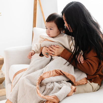Saranoni toddler blanket, crafted with a unique blend of softness and durability, perfect for everyday comfort and warmth.
